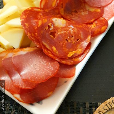 Tabla de quesos y carnes frías